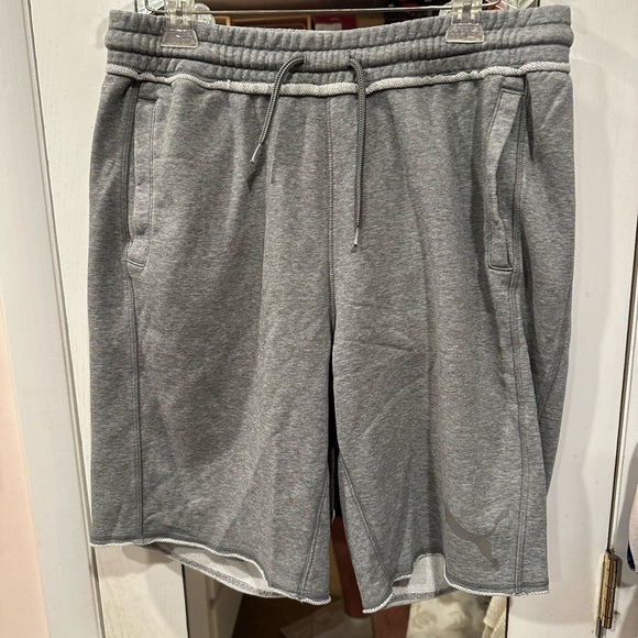 Puma sweatshorts - Picture 1 of 6